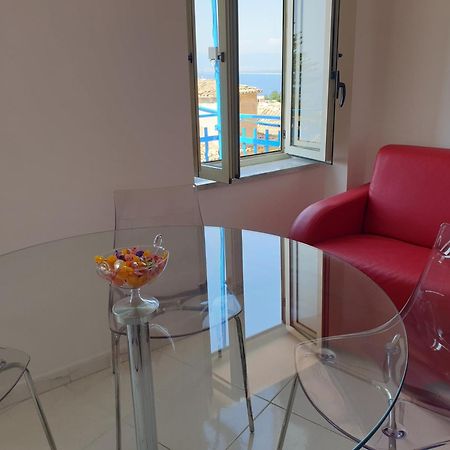 "Lo Studiolo" Apartment Pizzo  Eksteriør billede