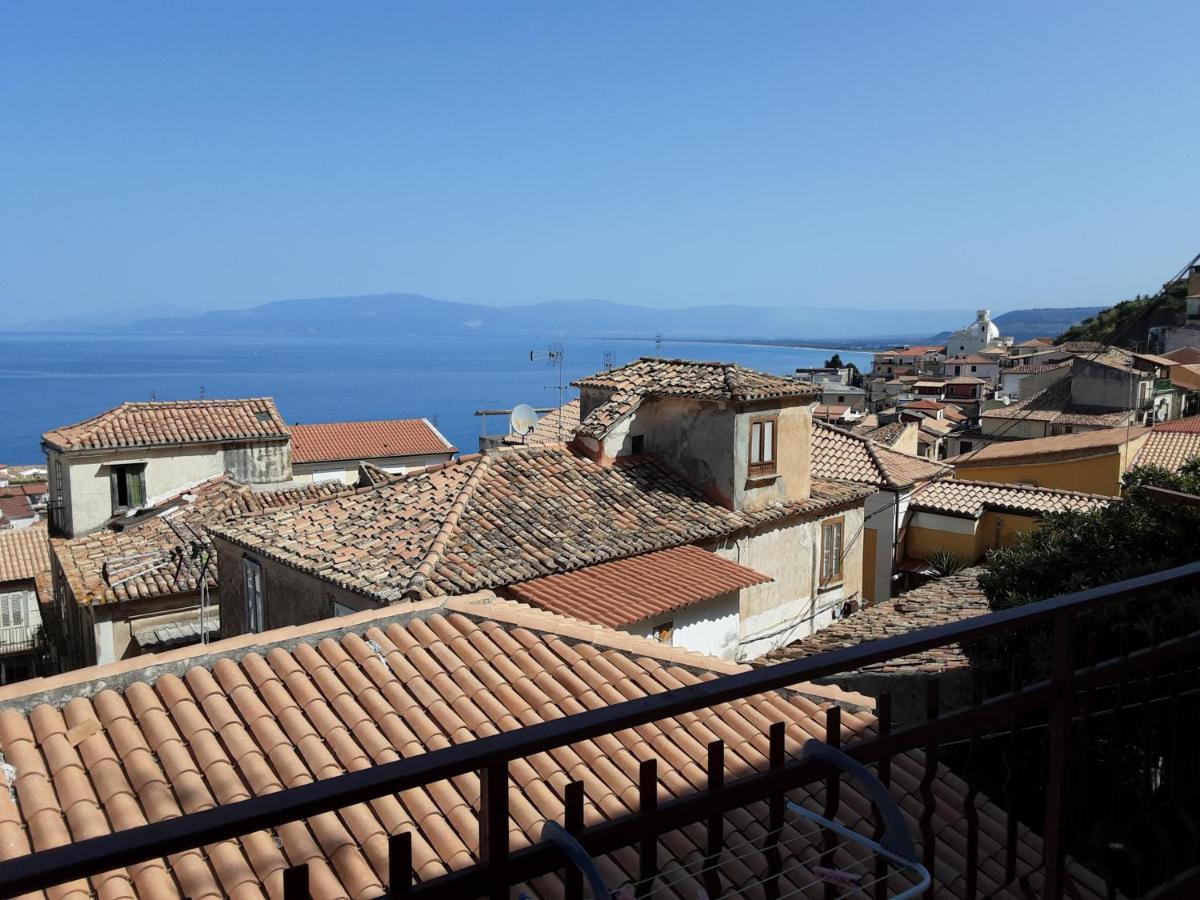 "Lo Studiolo" Apartment Pizzo  Eksteriør billede