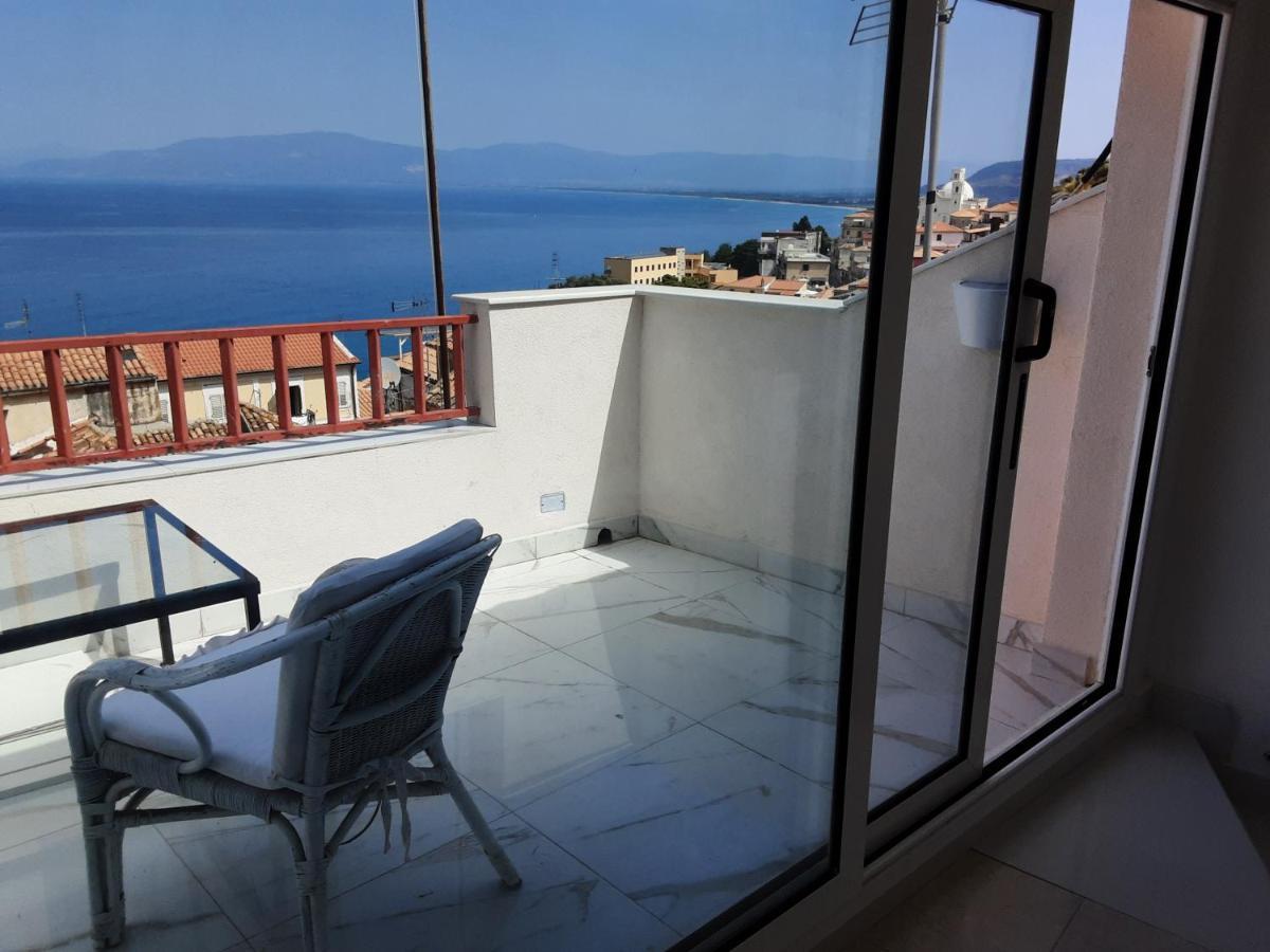 "Lo Studiolo" Apartment Pizzo  Eksteriør billede