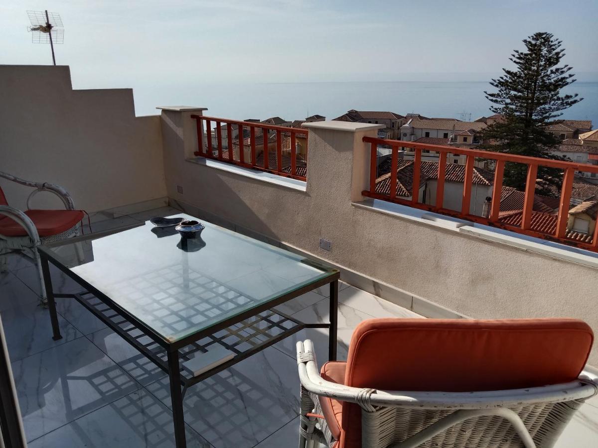 "Lo Studiolo" Apartment Pizzo  Eksteriør billede