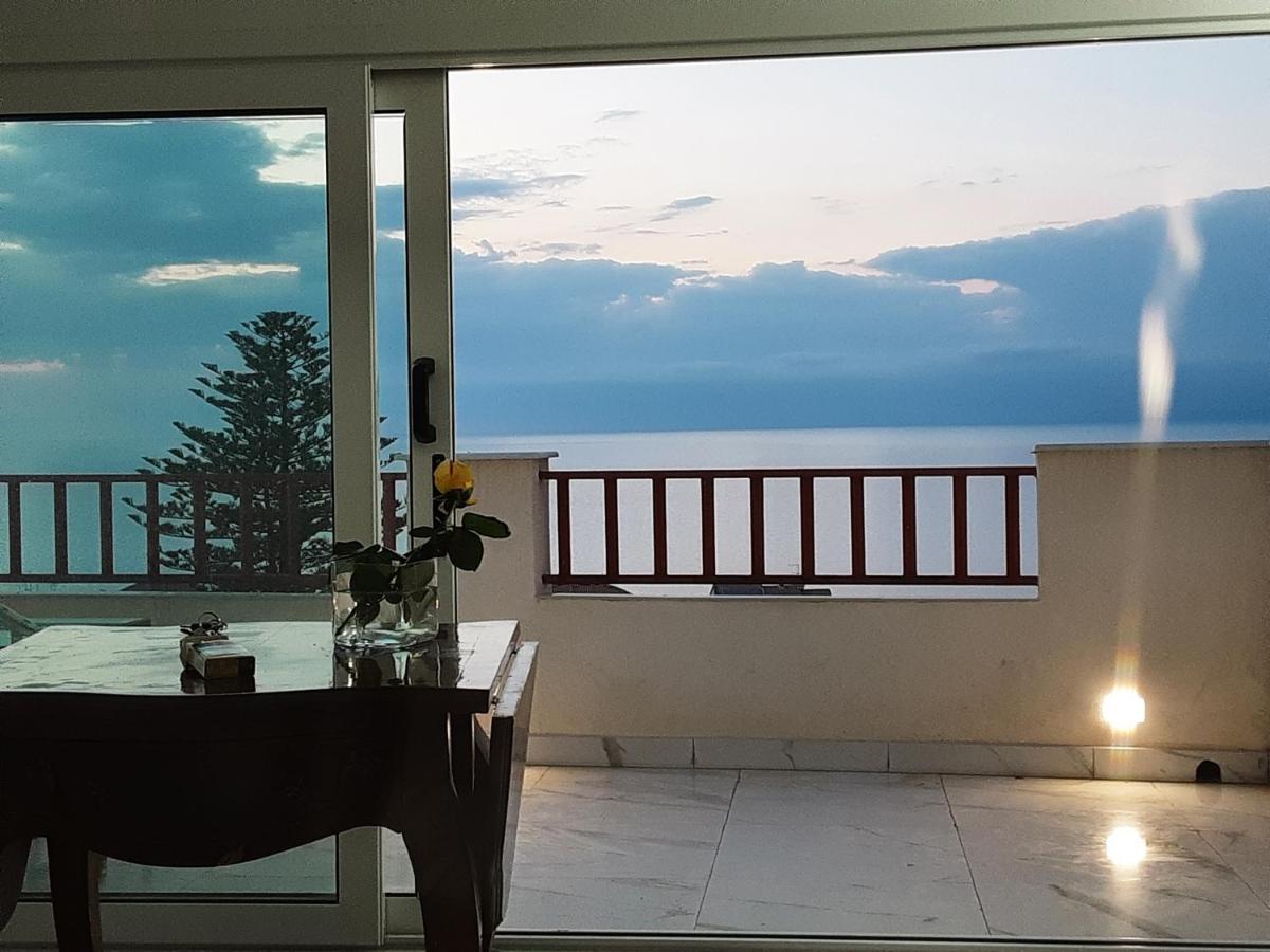 "Lo Studiolo" Apartment Pizzo  Eksteriør billede