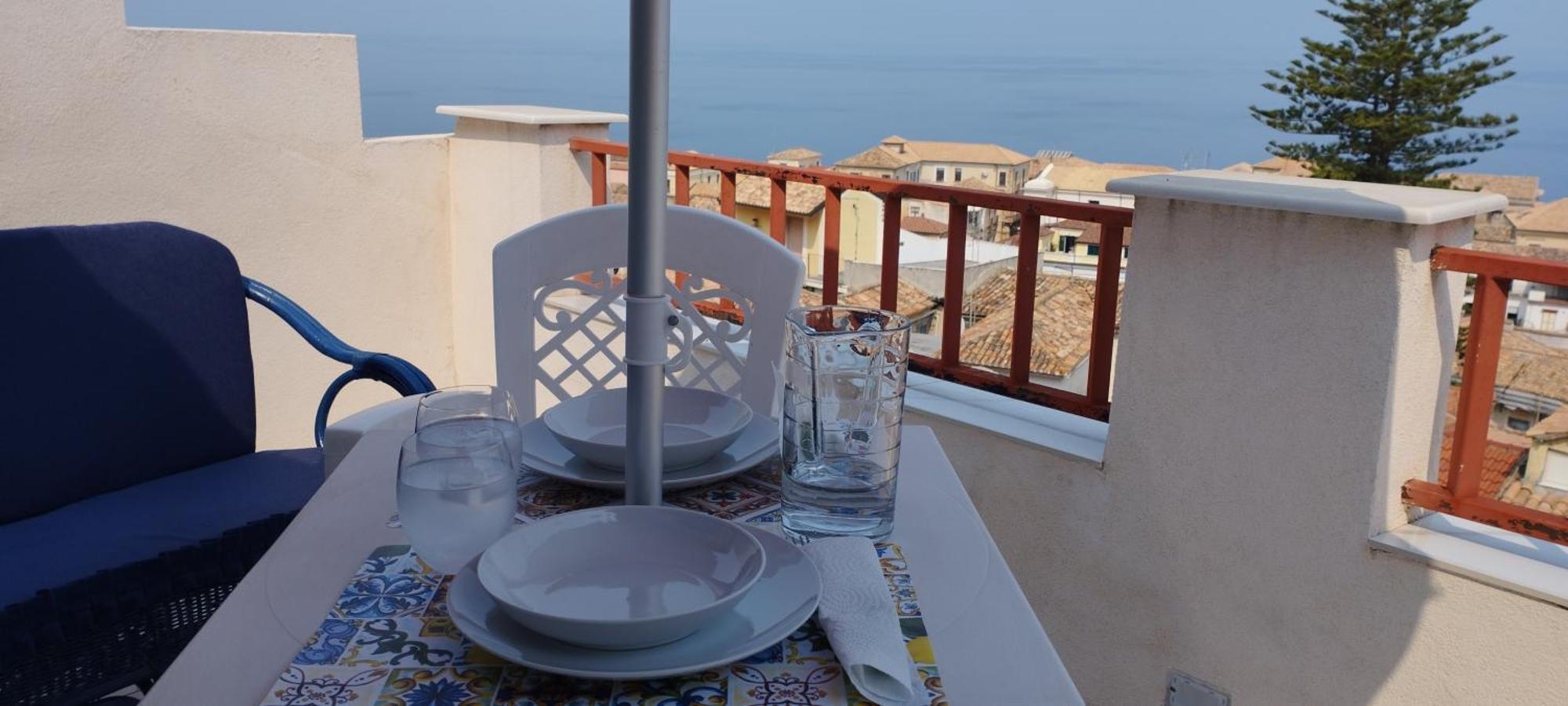 "Lo Studiolo" Apartment Pizzo  Eksteriør billede