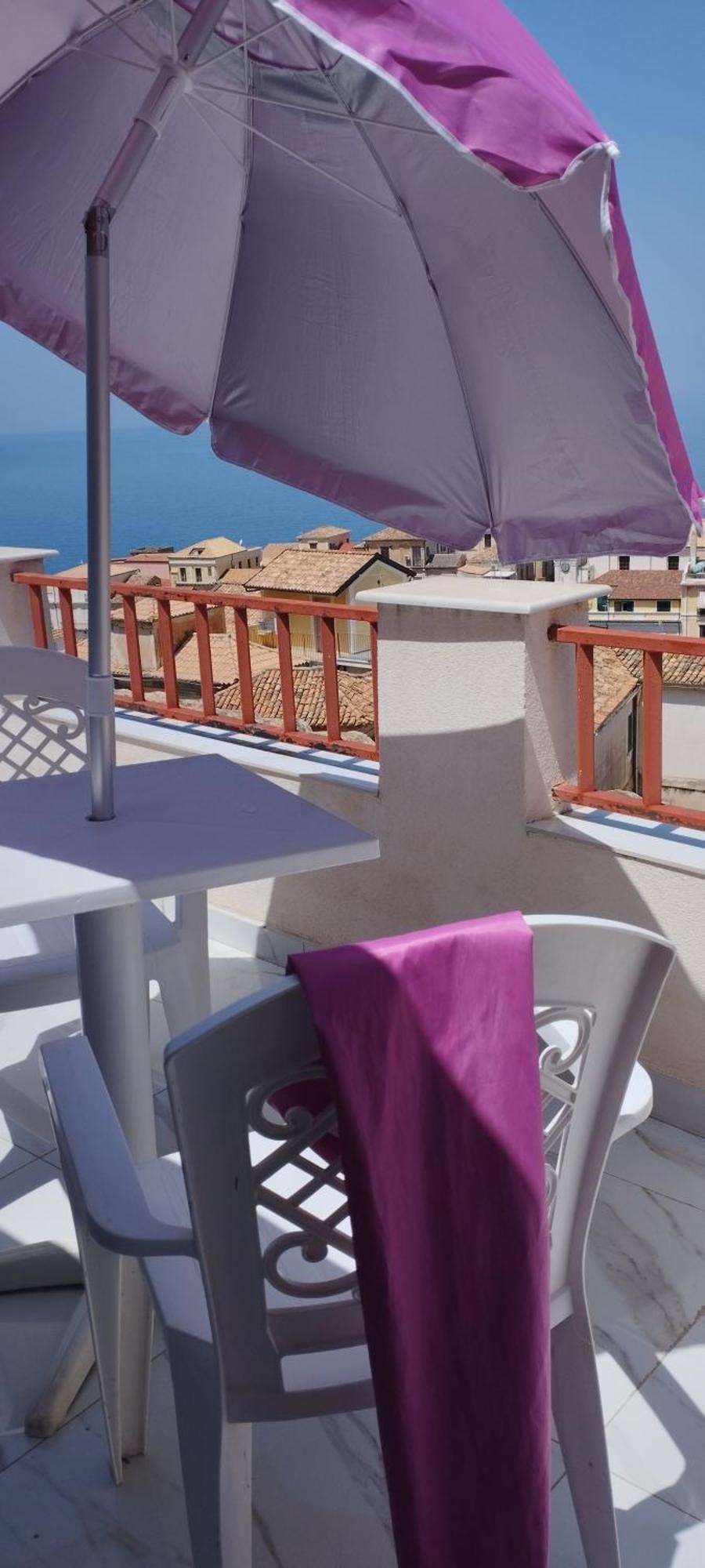 "Lo Studiolo" Apartment Pizzo  Eksteriør billede