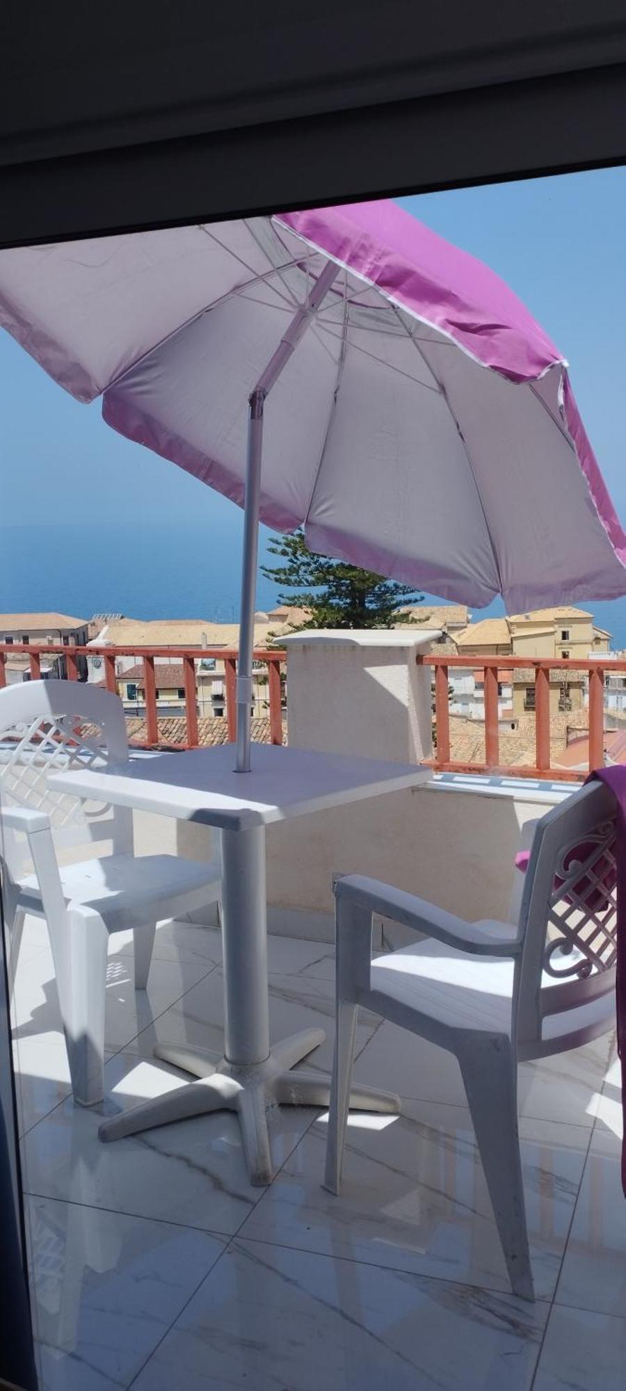 "Lo Studiolo" Apartment Pizzo  Eksteriør billede