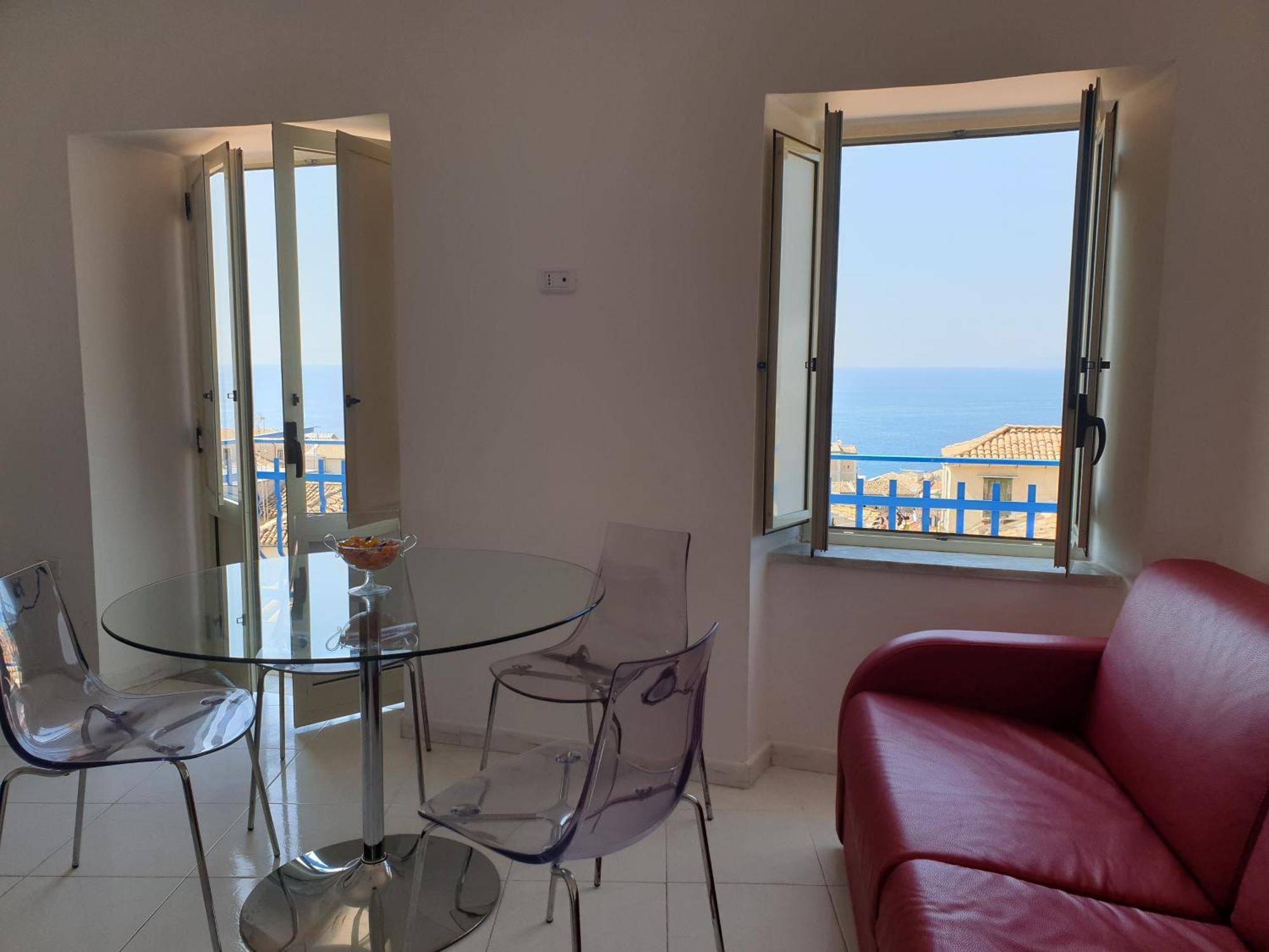 "Lo Studiolo" Apartment Pizzo  Eksteriør billede